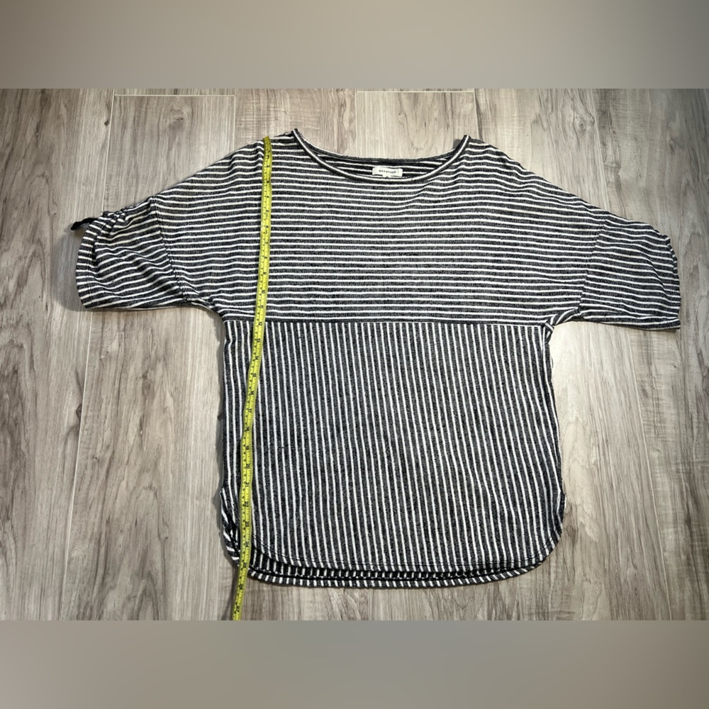 Max Studio Black and White knit Blouse - Picture 4 of 7